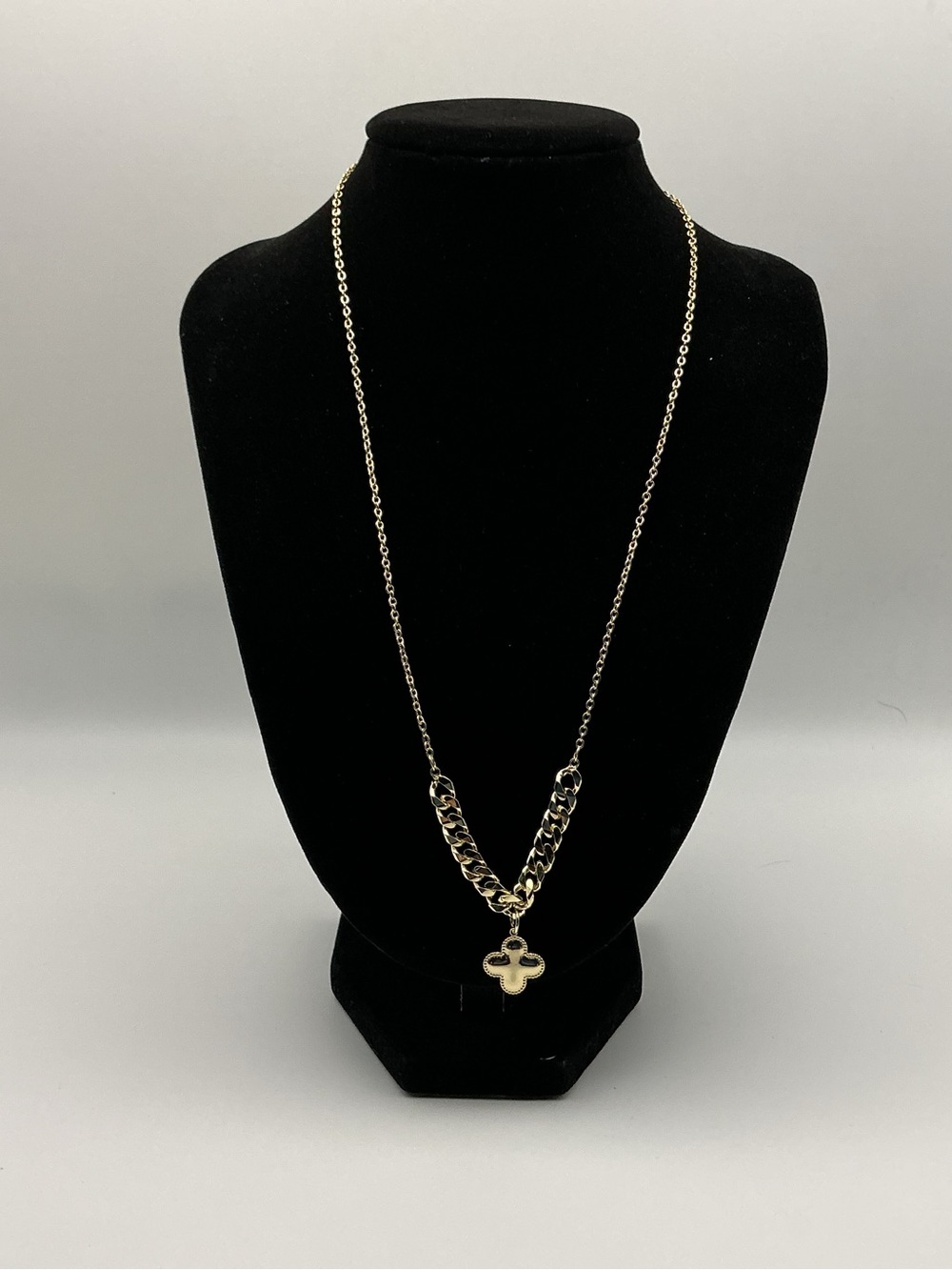 Gold Tone Clover Pendant Necklace Layered Curb Chain Style 18”